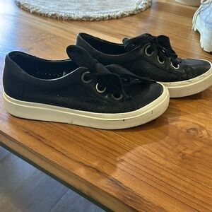 Vaneli sport shoe